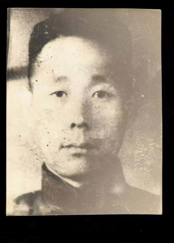 配资炒股之家 血色藤箱映初心，普陀公安两代人的信仰接力