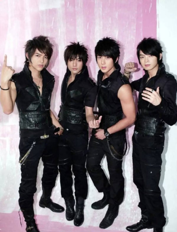 十倍配资开户 炎亚纶再回应飞轮海是否会合体